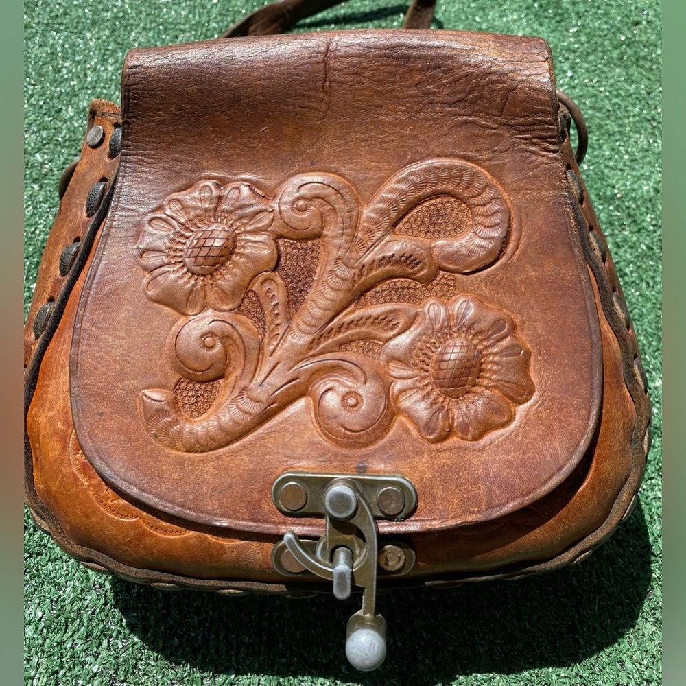 Vintage 80’s Floral Hand Tooled Braided Strap Latch Clasp Leather Shoulder Purse